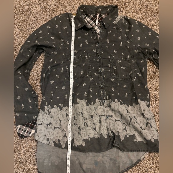 Free people size medium women’s button up collar short grey with floral - Picture 4 of 7